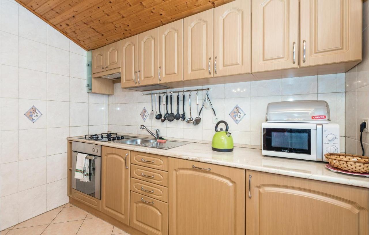 Beautiful Apartment In Brsec With Kitchen Exterior foto